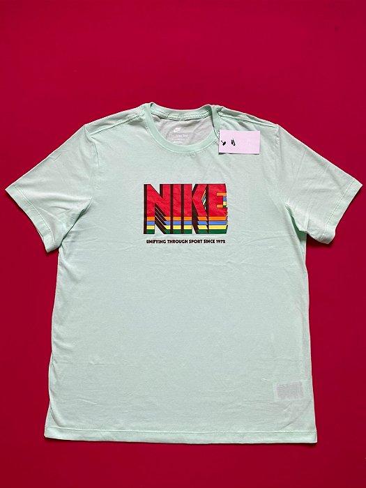 Camiseta Nike Sportswear Verde Masculina