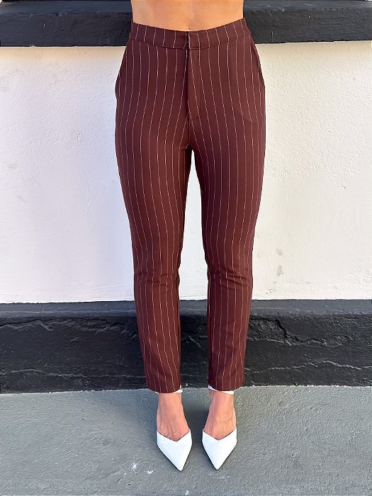 CALÇA SILVIA MARROM RISCA