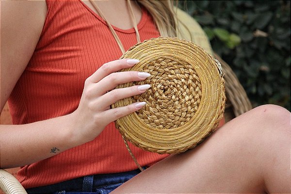 Bolsa Redonda de Capim Dourado com Centro Trançado