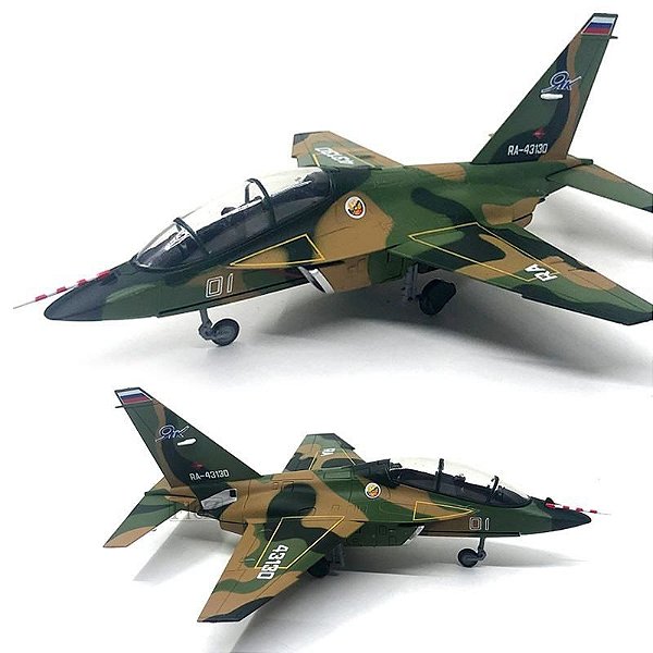 Raríssimo! YAKOVLEV YAK-130 - 1:72 - METAL