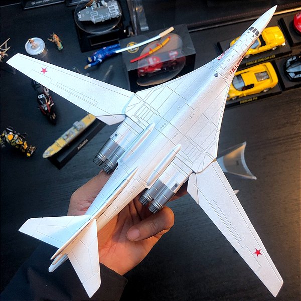 TU-160 - GRANDE - COM ASAS DE GEOMETRIA VARIÁVEL - METAL - 1:200