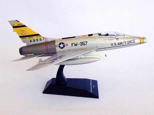 F-100 Super Sabre - Metal - 1:72 (23cm)
