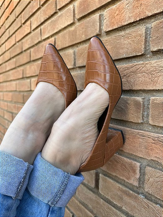 Scarpin Croco Caramelo Salto Alto
