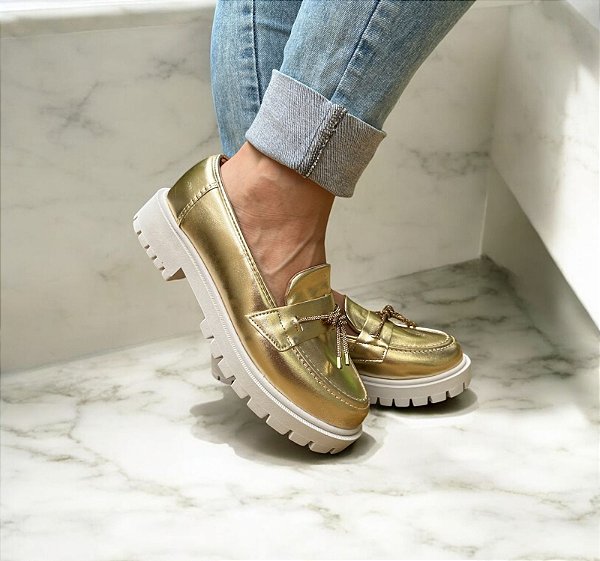 Mocassim Tratorado Dourado Pingente Strass