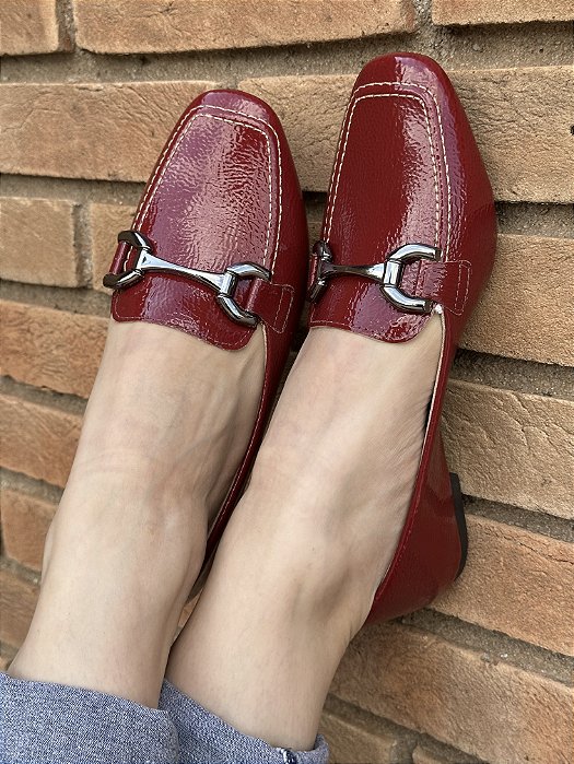 Mocassim Fivela Quadrada Vermelho Verniz