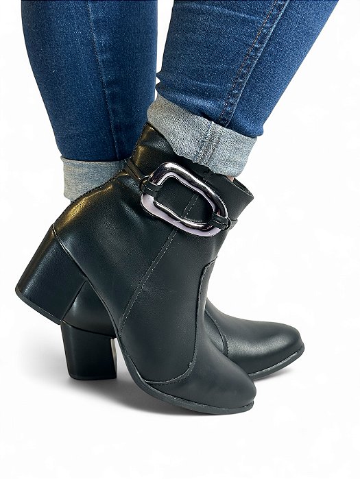 Bota Salto Bloco Fivela Preta