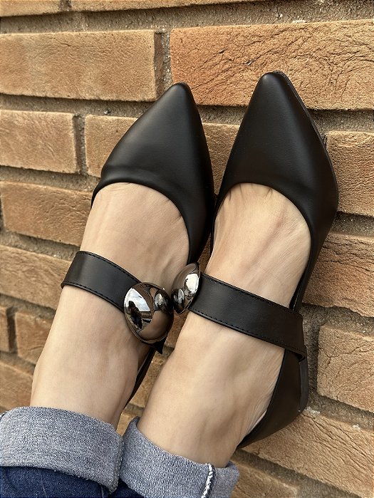 Sapatilha Bico Fino Fivela Oval Arez Preta