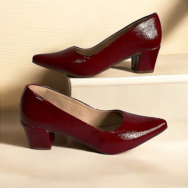 Scarpin Salto Baixo Vermelho Verniz Molhado