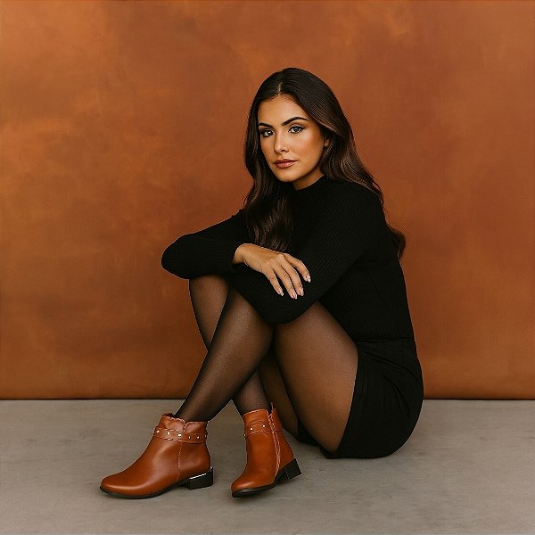 Bota Cano Curto Luxo Rebite Caramelo