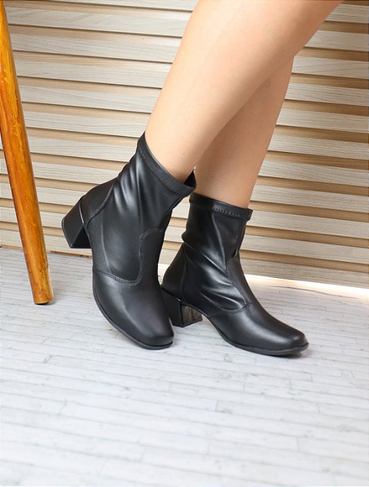 Bota Salto Bloco Stella Preta