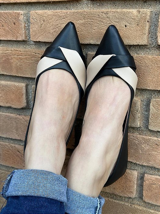 Sapatilha Bico Fino Fitada Preta/Nude