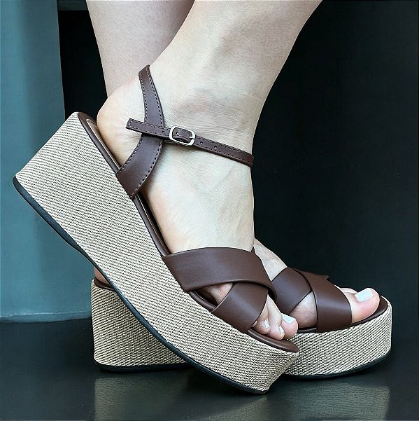 Sandália Flat Cruzada Café