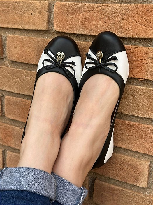 Sapatilha Redonda Medalha Branco/Preto