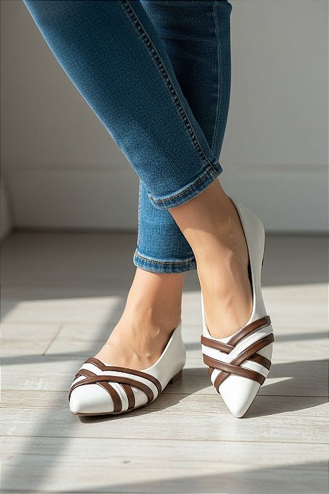 Sapatilha Bico Fino Tiras Off-White/Café