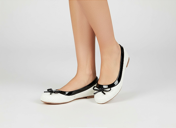 Sapatilha Comfort Redonda Tricê Off white viés preto