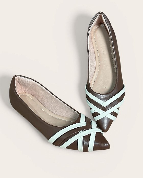 Sapatilha Bico Fino Comfort Tiras Café/Off-White
