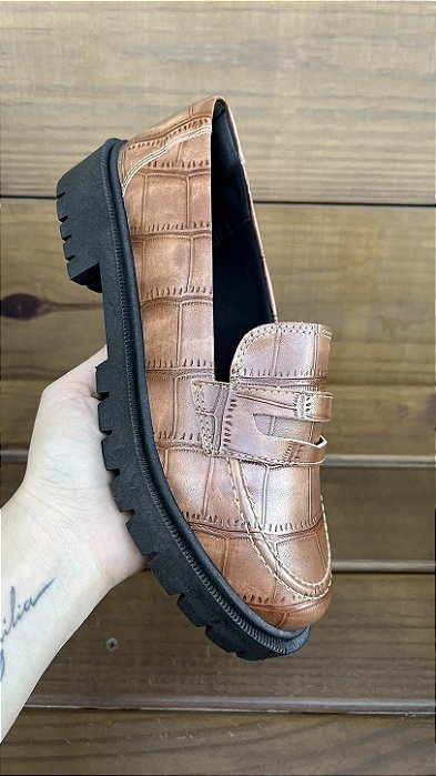 Mocassim Tratorado Croco Caramelo