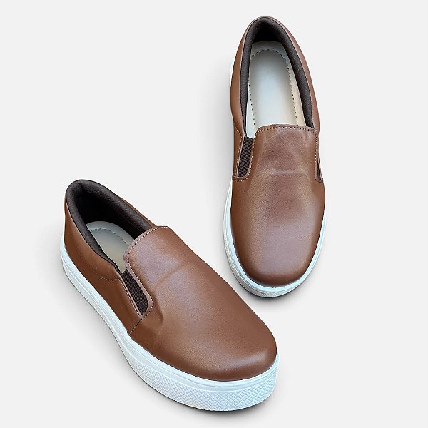 Tênis Slip On Liso Café
