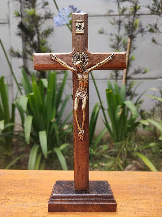 Crucifixo de Madeira - (Para parede ou mesa) 22 cm