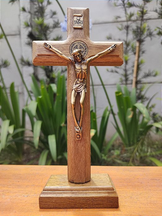 Crucifixo de Madeira - (Para parede ou mesa) 21 cm