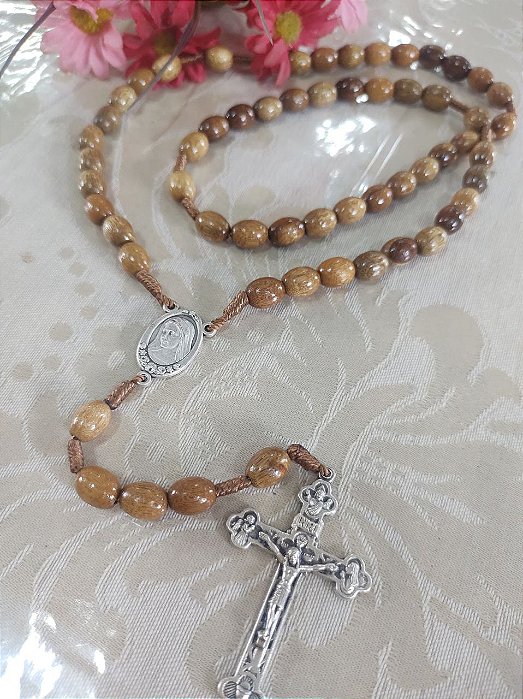 Terço com Terra de Medjugorje  – Conta Oval - Imbuia