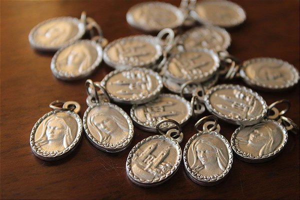 Medalha de Nossa Senhora Rainha da Paz (produto de Medjugorje)