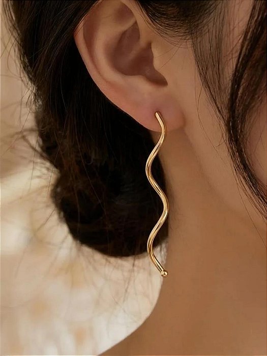 BRINCO ONDULADO LISO | BANHADO A OURO