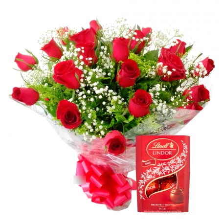 105 - Buquê 12 rosas  e chocolate Lindt