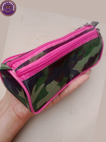 ESTOJO VERDE CAMUFLADO E ZIPER PINK -AMAMOS A VIDA REAL