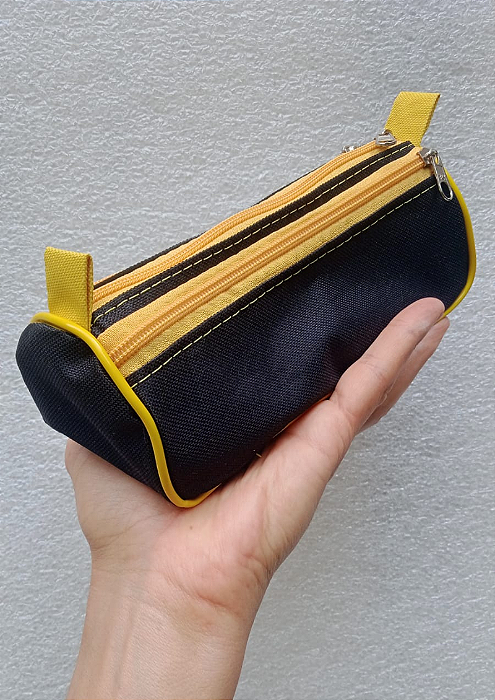 ESTOJO ESCOLAR PRETO E AMARELO-AMAMOS A VIDA REAL