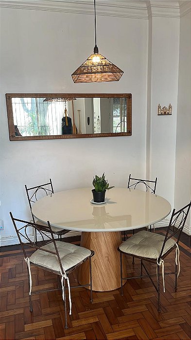 Mesa de Jantar base cone tampo laqueado com vidro 120cm de diâmetro
