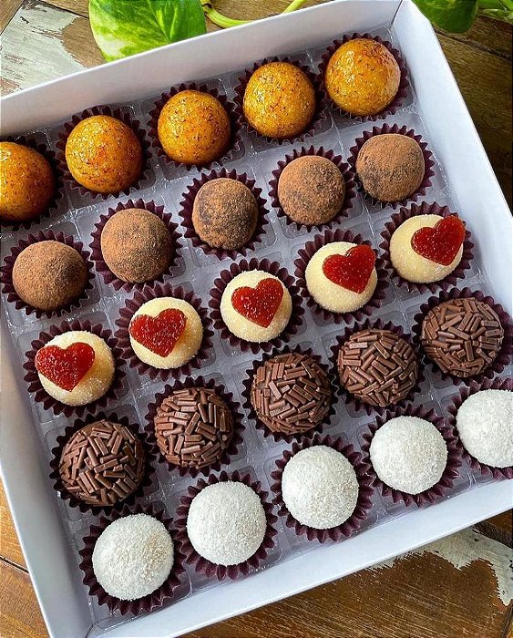 CAIXA PARA 25 DOCES BRANCA UN MAX PAPER