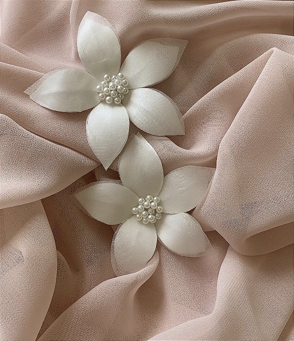 Lírio em cetim de seda pura com organza de seda