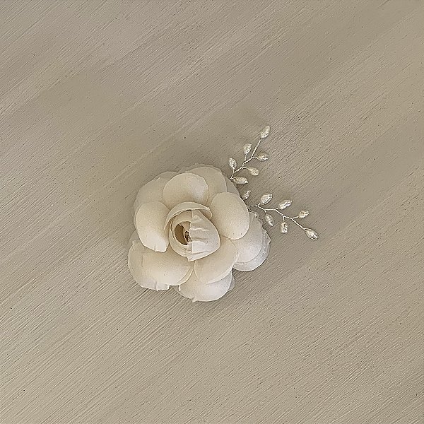 Camélia em cetim e organza de seda pura para noiva