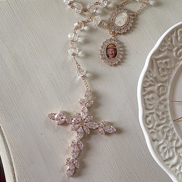 Terço em cristal linha luxo com zirconias