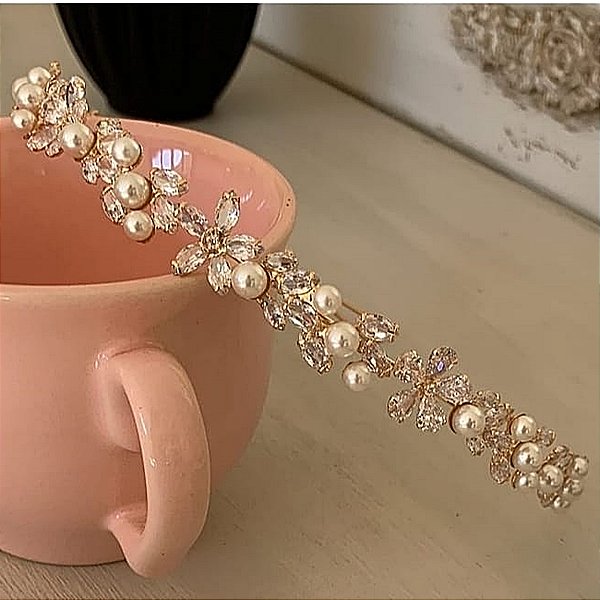 Tiara Fina em zirconias e pérolas para casamento