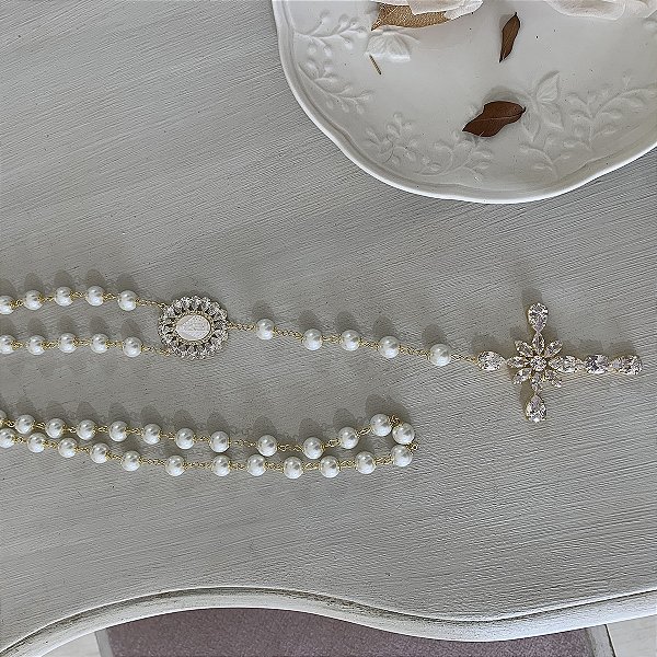 Terço em perolas de vidro para noiva