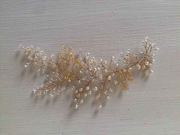 Arranjo em perolas e missangas modelo Mariana