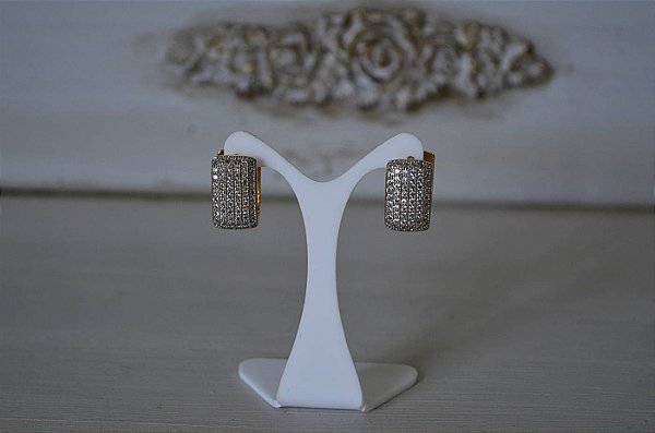 Brincos de argola pequenos microcravejados em zirconia modelo Bella