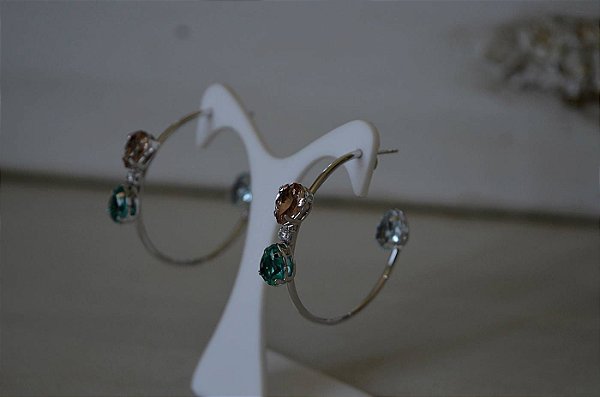 Brincos de Argola com pedras color em rodio branco modelo Marie