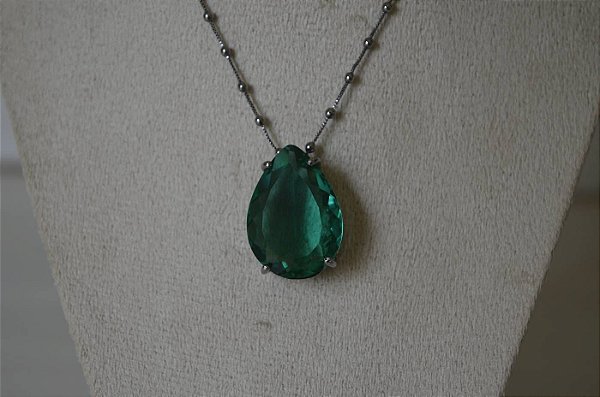 Colar com gota de cristal cor turmalina paraíba