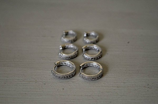 Trio mini argolinhas em zirconias