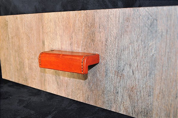 Puxador De Couro Para Móveis - PUX 10