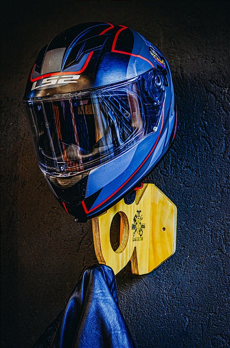 SUPORTE PARA CAPACETE E JAQUETA DA KRAKOSS GARAGE