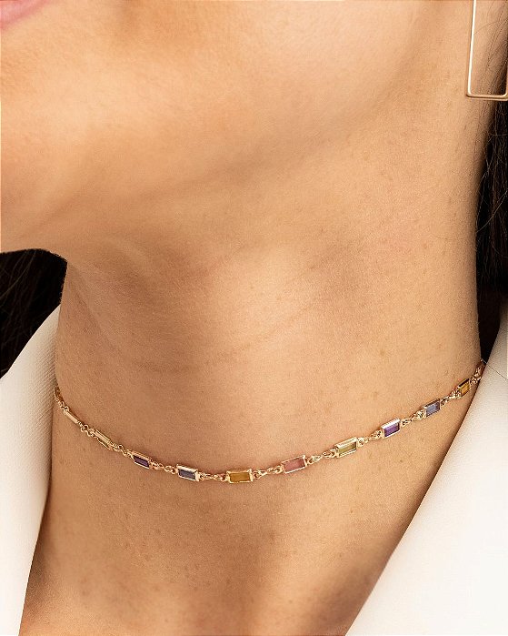 Colar choker zircônias coloridas retangulares folheado a ouro 18K hipoalergênico