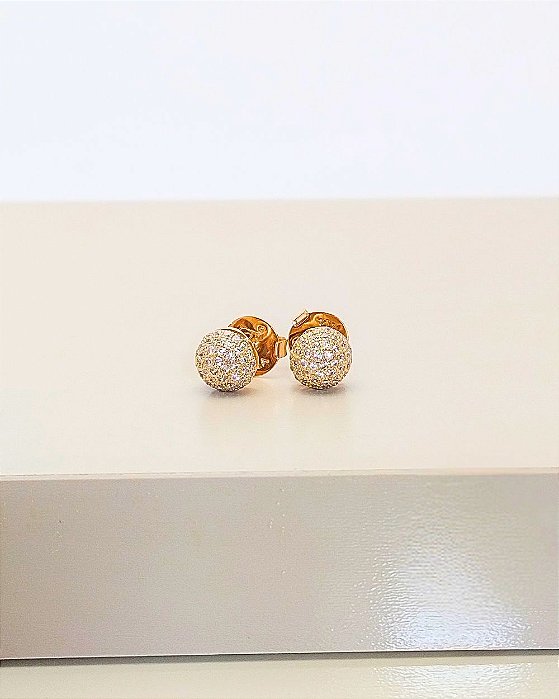 Brinco cravejado meia bola galeria folheado a ouro 18K hipoalergênico