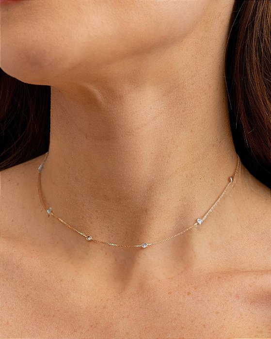 Colar choker zircônias delicadas espaçadas corrente veneziana folheado a ouro 18K hipoalergênico
