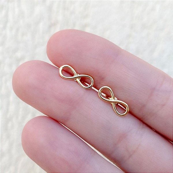 Brinco delicado infinito folheado a ouro 18K hipoalergênico