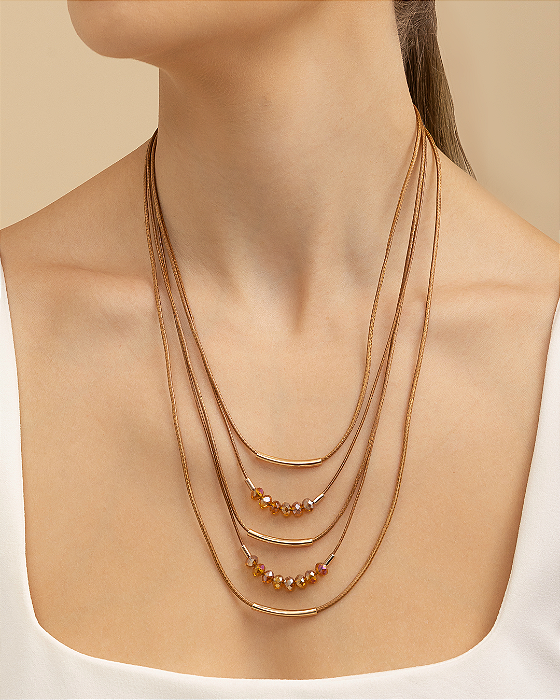 Colar médio 5 voltas cristais e canutilhos fios marrons folhado a ouro 18K hipoalergênico