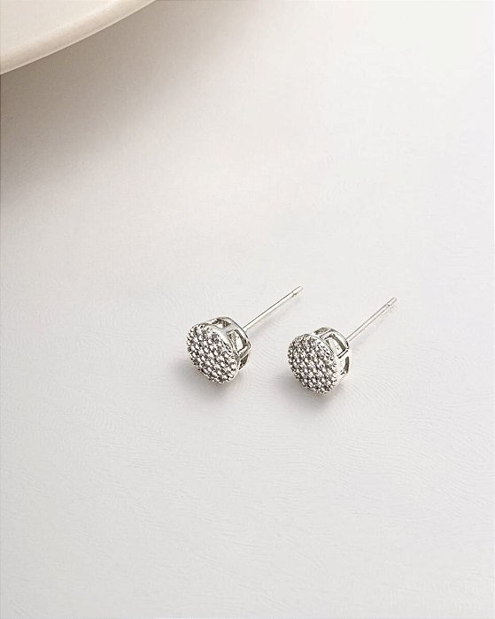 Brinco delicado círculo cravejado de zircônias com galeria banho de ródio hipoalergênico